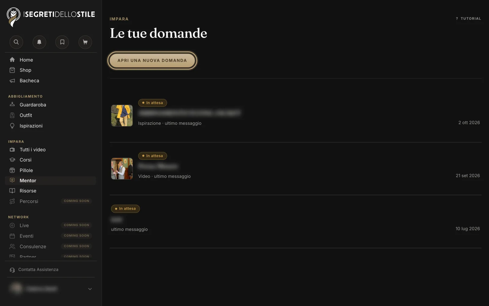 Le tue domande: in alto Apri una nuova domanda, sotto le domande già fatte con il loro stato